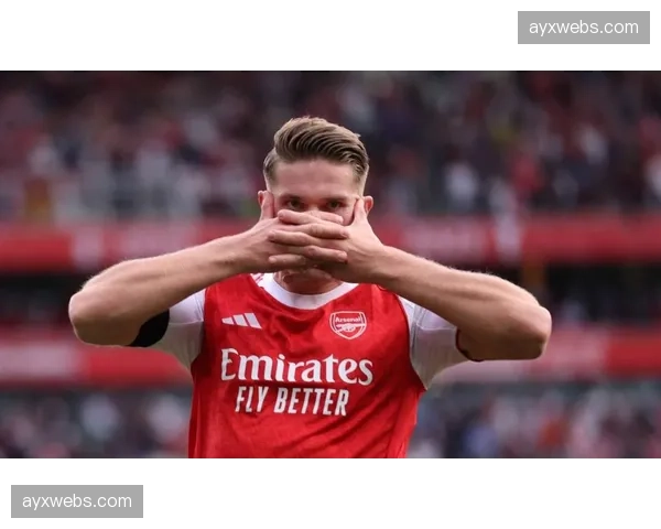 阿森纳宣布萨卡腿筋轻微拉伤，将缺席一周，球队右路转换爆点暂缺